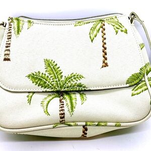 Playful palm tree patterned bag. Zipper cIosure. Made by FESTIVAL